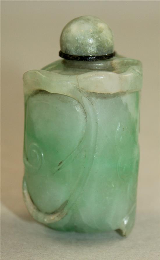 A Chinese jadeite gourd and butterfly snuff bottle, 1800-1900, Richards no. 252, minor chip